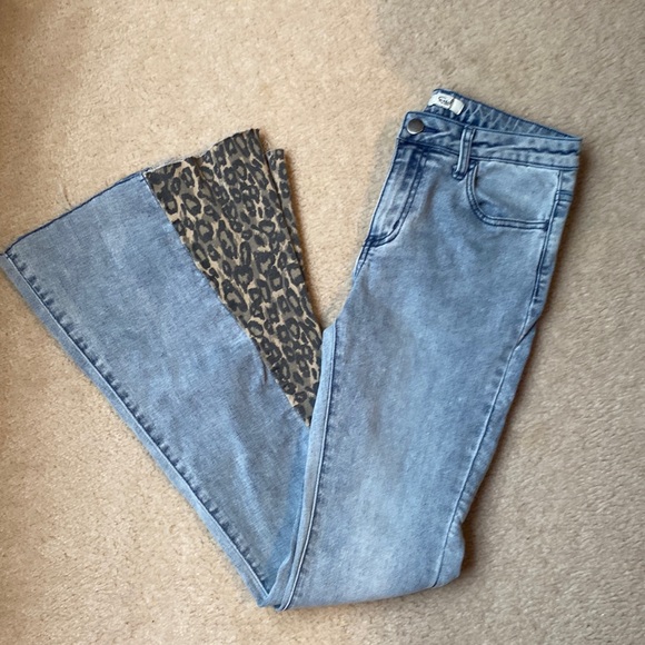 easel Jeans Euc Easel Boho Extreme Flare Leopard Cheetah Jeans